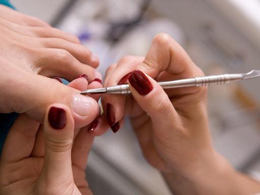 ServicesNail Reconstruction – Semi Permanent Polish Feet